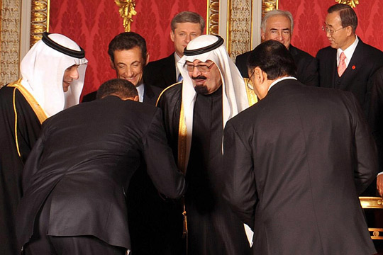 Bowing to Saudi King2